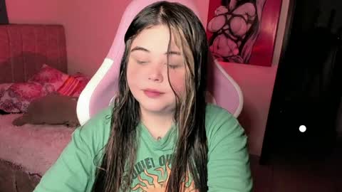   Independent model  online show from 05.15.26