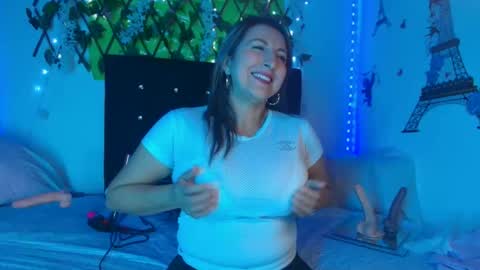 Snapshot of any_mour chatting on 11.16.25 any mour online show from 11.16.25