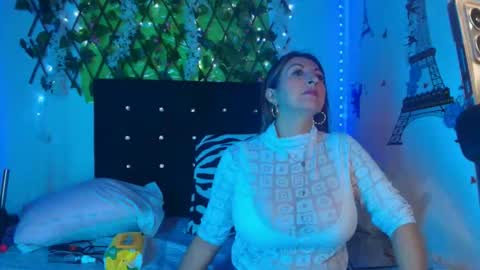 Snapshot of any_mour chatting on 11.18.25 any mour online show from 11.18.25