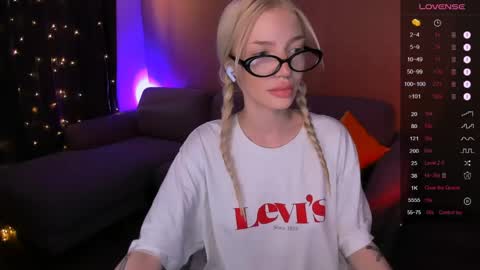 Snapshot of anyataylorr chatting on 04.20.26 Anya online show from 04.20.26