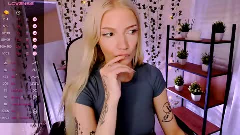 Snapshot of anyataylorr chatting on 05.06.26 Anya online show from 05.06.26