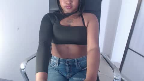 Snapshot of anyelikluz chatting on 10.25.25 anyelikluz online show from 10.25.25