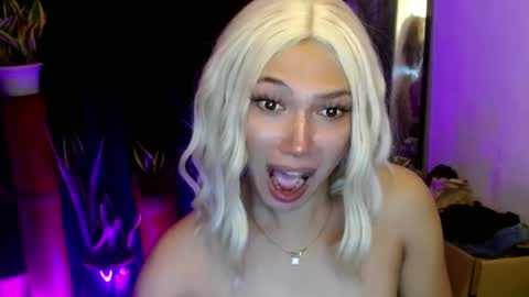 Snapshot of aphr0dite_x chatting on 12.01.24 Roman Goddess online show from 12.01.24