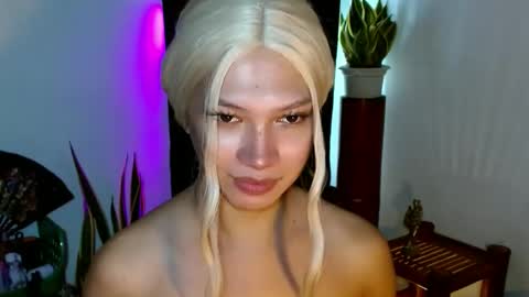 Snapshot of aphr0dite_x chatting on 12.08.24 Roman Goddess online show from 12.08.24