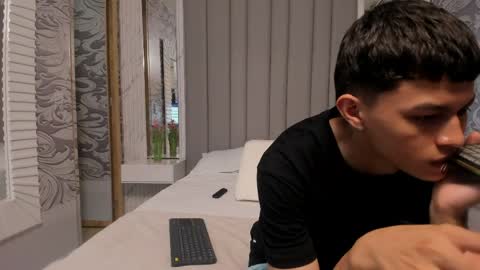 Snapshot of apolo_jonnes chatting on 05.20.26 online show from 05.20.26
