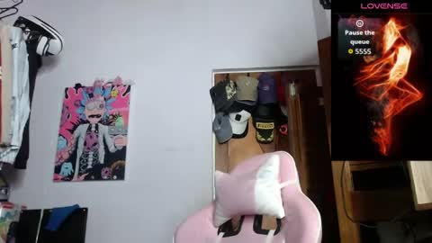 Snapshot of apolo_s chatting on 04.17.26 Andres online show from 04.17.26