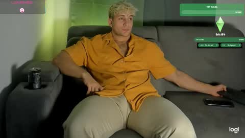 Snapshot of apolo_strange chatting on 12.17.25 apolo_strange online show from 12.17.25