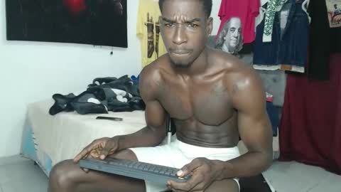 Snapshot of apoloblackbig chatting on 11.01.25 apoloblackbig online show from 11.01.25