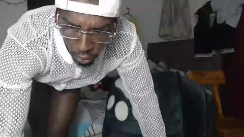 Snapshot of apoloblackbig chatting on 11.03.25 apoloblackbig online show from 11.03.25