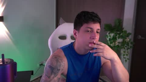 Snapshot of appolo_allen chatting on 12.08.24 insta appolo master online show from 12.08.24