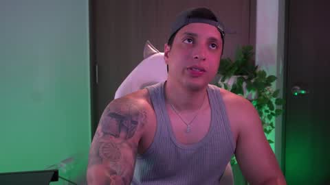 Snapshot of appolo_allen chatting on 12.10.24 insta appolo master online show from 12.10.24