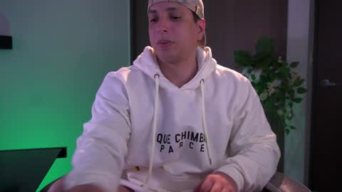 Snapshot of appolo_allen chatting on 12.15.24 insta appolo master online show from 12.15.24