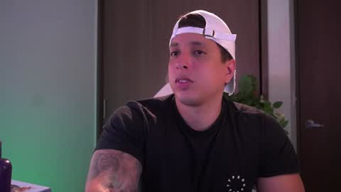 Snapshot of appolo_allen chatting on 12.16.24 insta appolo master online show from 12.16.24