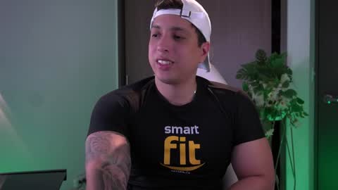 Snapshot of appolo_allen chatting on 12.23.24 insta appolo master online show from 12.23.24