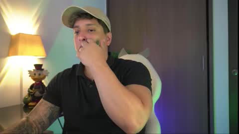 Snapshot of appolo_allen chatting on 11.04.25 insta appolo master online show from 11.04.25