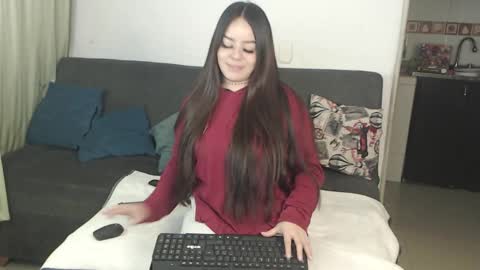 Abril Freelance Model online show from 11.12.25