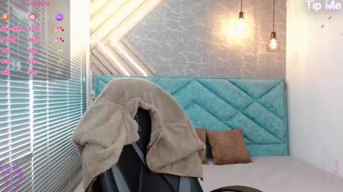 Snapshot of april_dumont chatting on 02.21.25 April online show from 02.21.25