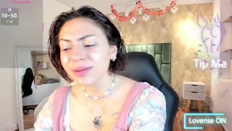 Snapshot of april_dumont chatting on 10.24.25 April online show from 10.24.25