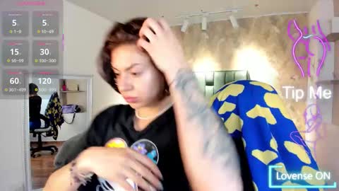 Snapshot of april_dumont chatting on 11.10.25 April online show from 11.10.25