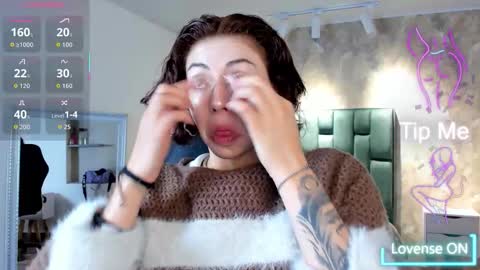 Snapshot of april_dumont chatting on 11.12.25 April online show from 11.12.25