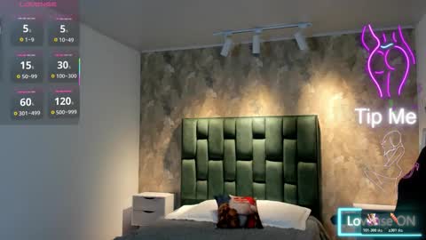 Snapshot of april_dumont chatting on 11.13.25 April online show from 11.13.25