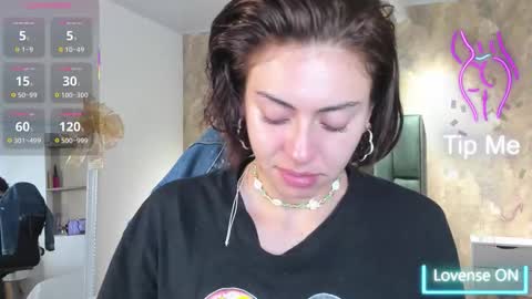 Snapshot of april_dumont chatting on 11.20.25 April online show from 11.20.25