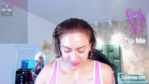 Snapshot of april_dumont chatting on 11.21.25 April online show from 11.21.25