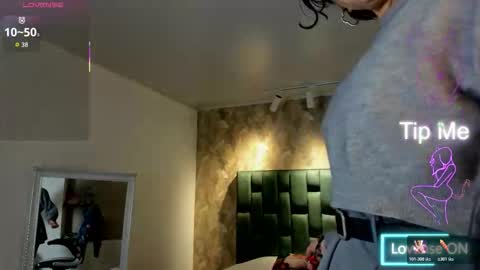 Snapshot of april_dumont chatting on 12.04.25 April online show from 12.04.25