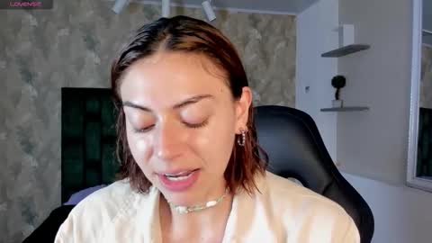 Snapshot of april_dumont chatting on 01.10.26 April online show from 01.10.26