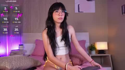 aprilqueenie online show from 04.18.26