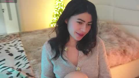 Snapshot of aquamarinne__ chatting on 12.18.25 Sophy online show from 12.18.25