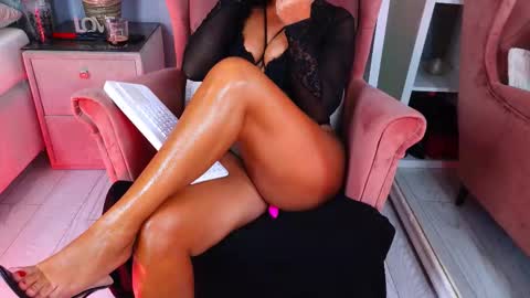 Snapshot of aqueenmonica chatting on 09.18.25 AQueenMonica online show from 09.18.25