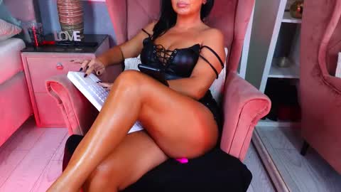 Snapshot of aqueenmonica chatting on 09.19.25 AQueenMonica online show from 09.19.25