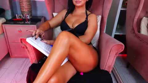 Snapshot of aqueenmonica chatting on 09.25.25 AQueenMonica online show from 09.25.25