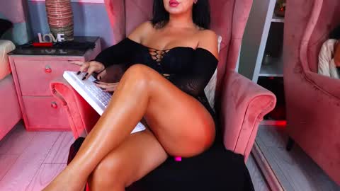 Snapshot of aqueenmonica chatting on 09.28.25 AQueenMonica online show from 09.28.25