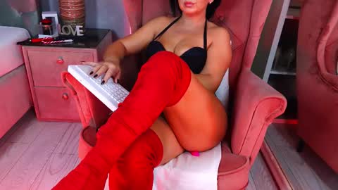 Snapshot of aqueenmonica chatting on 11.10.25 AQueenMonica online show from 11.10.25