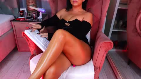 Snapshot of aqueenmonica chatting on 11.20.25 AQueenMonica online show from 11.20.25