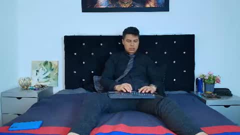 Snapshot of aquilestaylor chatting on 06.25.26 aquilestaylor online show from 06.25.26