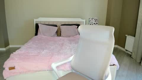 Lina online show from 10.19.25