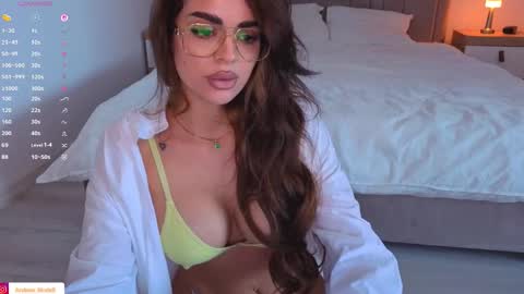 IsaBella online show from 11.06.25