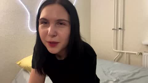 Snapshot of arabunyan chatting on 06.25.26 Emi online show from 06.25.26