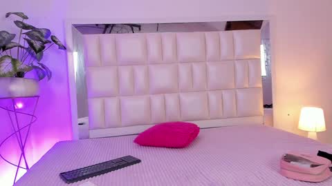 Snapshot of aradia_01 chatting on 01.07.25 online show from 01.07.25