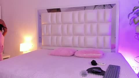 Snapshot of aradia_01 chatting on 01.24.25 online show from 01.24.25