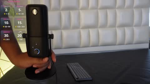 Snapshot of aradia_01 chatting on 02.06.25 online show from 02.06.25