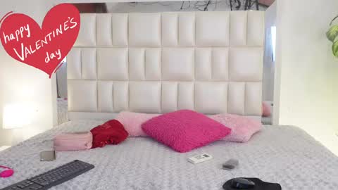 Snapshot of aradia_01 chatting on 02.14.25 online show from 02.14.25