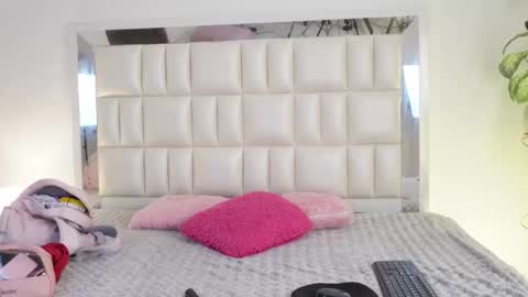 Snapshot of aradia_01 chatting on 02.23.25 online show from 02.23.25