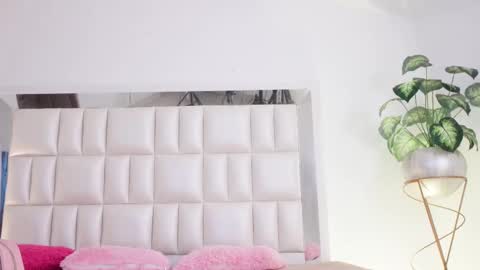 Snapshot of aradia_01 chatting on 02.26.25 online show from 02.26.25