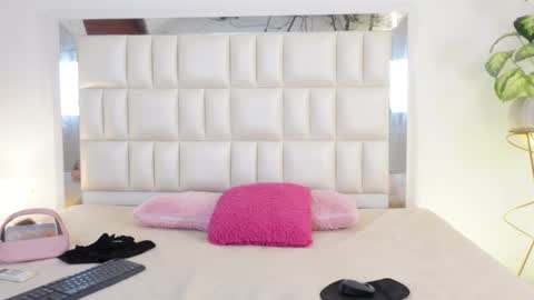 Snapshot of aradia_01 chatting on 02.28.25 online show from 02.28.25