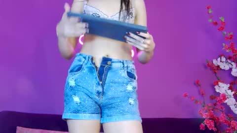 Snapshot of aranza_ross chatting on 11.18.25 Aranza online show from 11.18.25