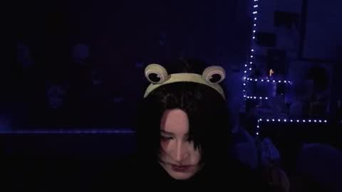 Snapshot of ari_corn chatting on 09.28.25 Ahri online show from 09.28.25